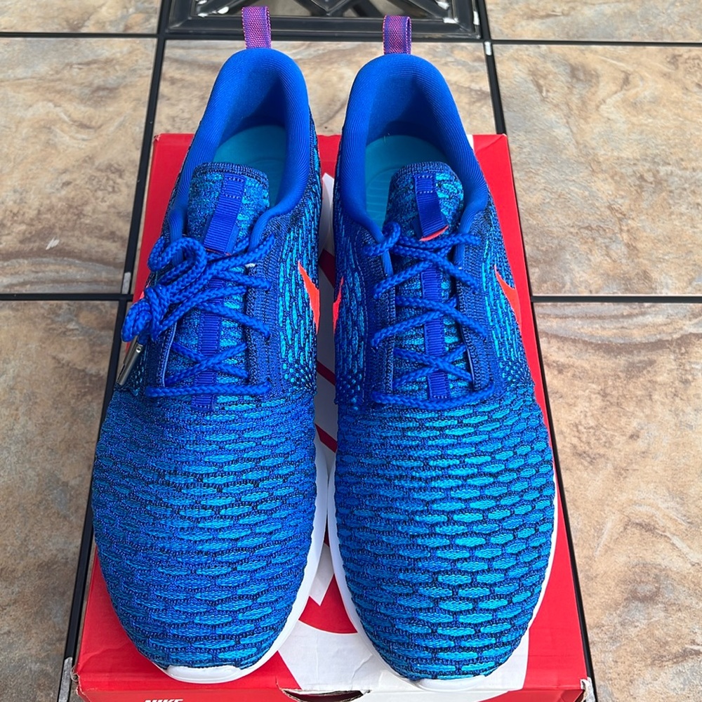 DS Men’s Nike Flyknit Rosherun size 13